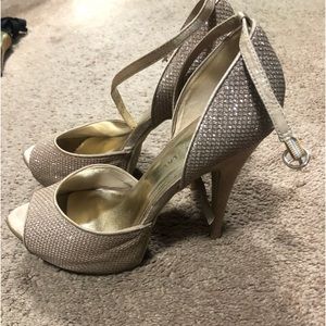 Womens 8.5 gold ankle strap  gold glitter heel